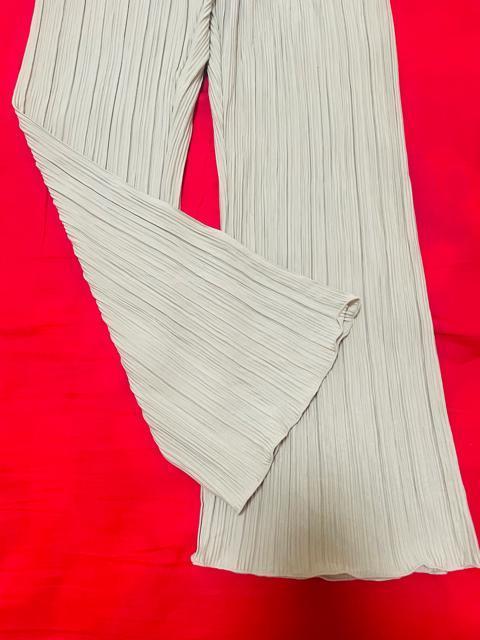 美品Rafnaf ラフラフ プリーツセミワイドパンツ ウエストゴム 落ち感 < 女性ファッション  美品Rafnaf ラフラフ プリーツセミワイドパンツ ウエストゴム 落ち感 < 女性ファッションの