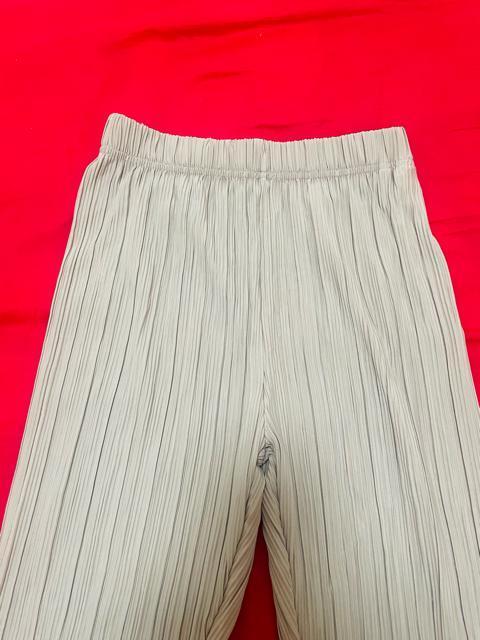 美品Rafnaf ラフラフ プリーツセミワイドパンツ ウエストゴム 落ち感 < 女性ファッション  美品Rafnaf ラフラフ プリーツセミワイドパンツ ウエストゴム 落ち感 < 女性ファッションの