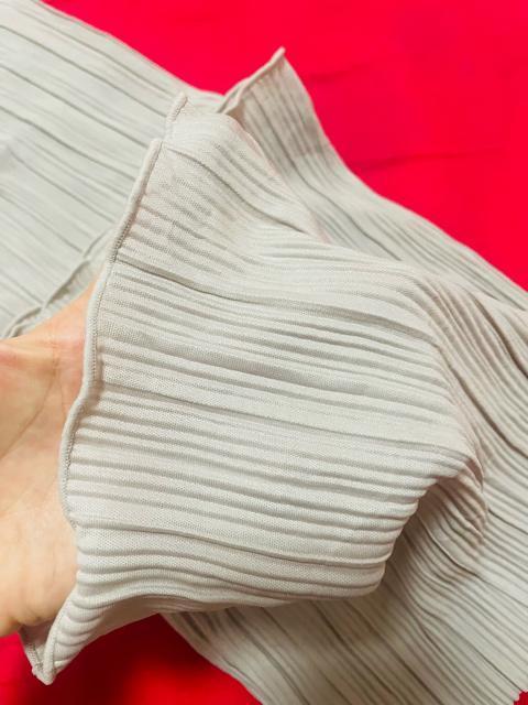 美品Rafnaf ラフラフ プリーツセミワイドパンツ ウエストゴム 落ち感 < 女性ファッション  美品Rafnaf ラフラフ プリーツセミワイドパンツ ウエストゴム 落ち感 < 女性ファッションの