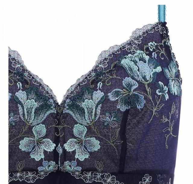 Triumph キャミソール SサイズからMサイズ ネイビー/ベージュ 2枚セット < 女性ファッション Triumph キャミソール SサイズからMサイズ ネイビー/ベージュ 2枚セット < 女性ファッションの