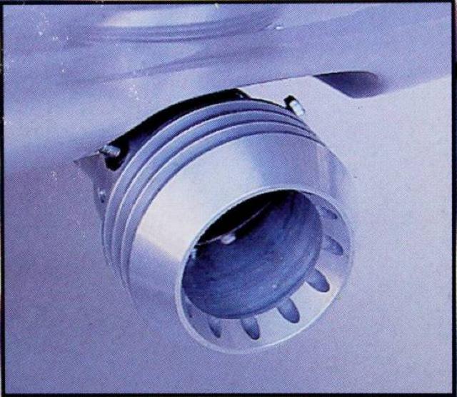 テールに迫力をスポーティアルミ削りだしマフラーカッター < 自動車/バイク テールに迫力をスポーティアルミ削りだしマフラーカッター < 自動車/バイク