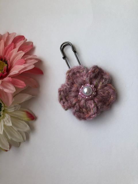 ハンドメイド ストールピン 可愛いモヘアのお花♪ ガーリー < 女性ファッション  ハンドメイド ストールピン 可愛いモヘアのお花♪ ガーリー  < 女性ファッションの
