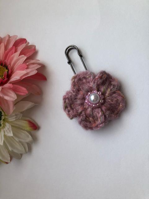 ハンドメイド ストールピン 可愛いモヘアのお花♪ ガーリー < 女性ファッション  ハンドメイド ストールピン 可愛いモヘアのお花♪ ガーリー < 女性ファッションの