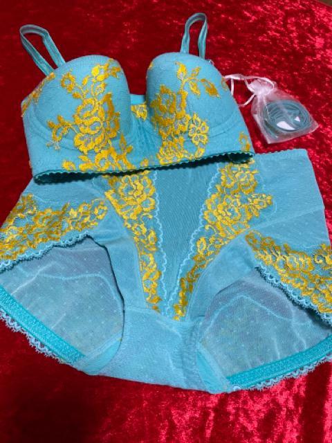 MARUKOデコルテリュミエスセット新品 < 女性ファッション  MARUKOデコルテリュミエスセット新品  < 女性ファッションの