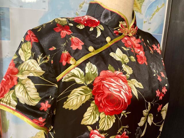 チャイナドレス、花柄、シルク100%、美品 < 女性ファッション  チャイナドレス、花柄、シルク100%、美品 < 女性ファッションの