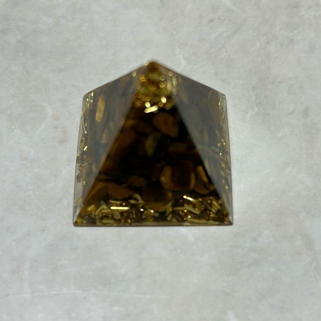 ピラミッド型 タイガーアイ 置物 ゴールド 風水 < インテリア/ライフ ピラミッド型 タイガーアイ 置物 ゴールド 風水 < インテリア/ライフの