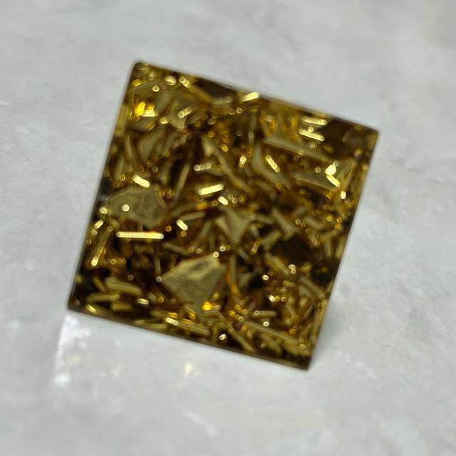 ピラミッド型 タイガーアイ 置物 ゴールド 風水 < インテリア/ライフ ピラミッド型 タイガーアイ 置物 ゴールド 風水 < インテリア/ライフの