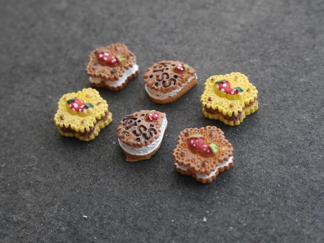 プラパーツ 手芸・アクセサリーパーツ  キスチョコ クッキー パーツ 6個セット ホールケーキ デコパーツ ミニチュア < 香水/コスメ/ネイル  プラパーツ 手芸・アクセサリーパーツ  キスチョコ クッキー パーツ 6個セット ホールケーキ デコパーツ ミニチュア < 香水/コスメ/ネイルの