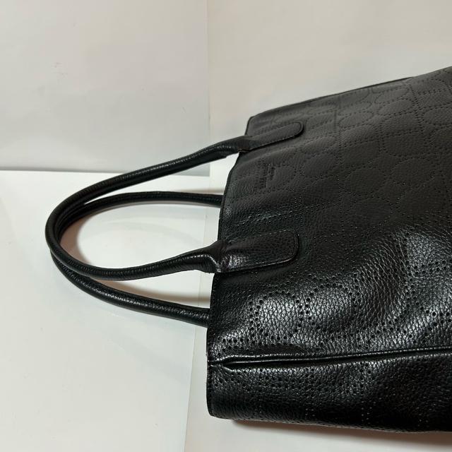 美品 kate spade ケイトスペード ハンドバッグ ブラック レザー パンチング レディース < ブランド 美品 kate spade ケイトスペード ハンドバッグ ブラック レザー パンチング レディース < ブランドの