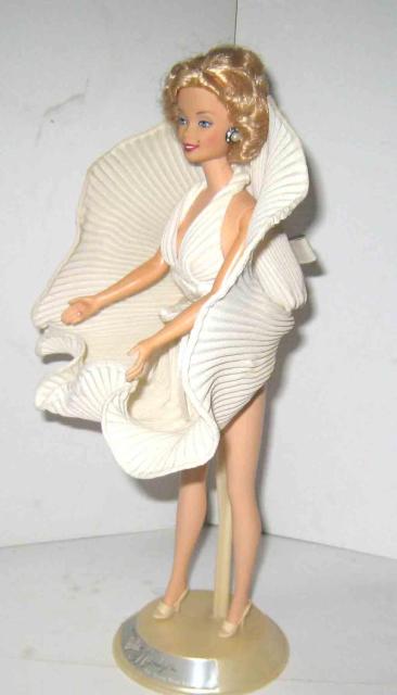 マリリン・モンロー 七年目の浮気 バービー人形 < ホビー マリリン・モンロー 七年目の浮気 バービー人形 < ホビーの