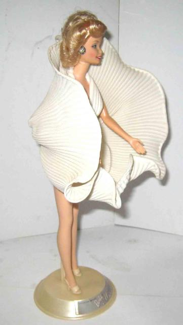 マリリン・モンロー 七年目の浮気 バービー人形 < ホビー マリリン・モンロー 七年目の浮気 バービー人形 < ホビーの