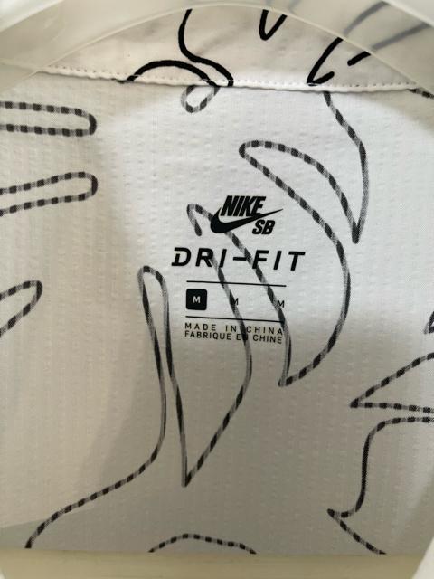 NIKE �i�C�L�@DRI-FIT �n�[�t�W�b�v�����V���c �v���I�[�o�[  �S���t�E�F�A �����V���c�@�z���C�g�@���@�T�C�YM �� �u�����h�� 