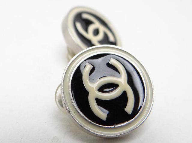 シャネル CC ココ ボタン イヤリング ブラック×ホワイト×シルバー【送料無料】 < ブランド シャネル CC ココ ボタン イヤリング ブラック×ホワイト×シルバー【送料無料】 < ブランドの