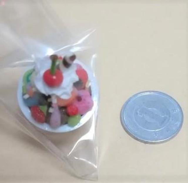 ミニチュア★サーティーワン★カップアイス★さくらんぼ★BR★ドールハウスに★ < おもちゃ  ミニチュア★サーティーワン★カップアイス★さくらんぼ★BR★ドールハウスに★ < おもちゃの