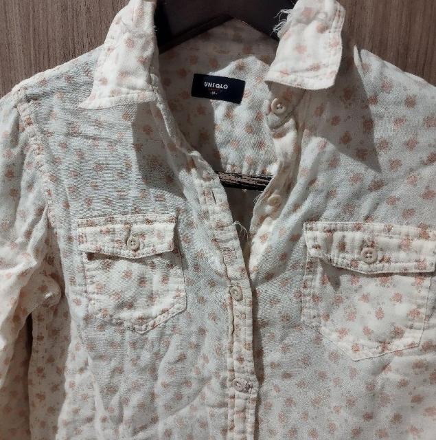 UNIQLO 花柄 クリームイエロー長袖シャツ ガーゼ素材 難有り < ブランド  UNIQLO 花柄 クリームイエロー長袖シャツ ガーゼ素材 難有り < ブランドの