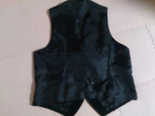 スェードっぽい肌触り 黒のベスト < 男性ファッション  スェードっぽい肌触り 黒のベスト < 男性ファッションの