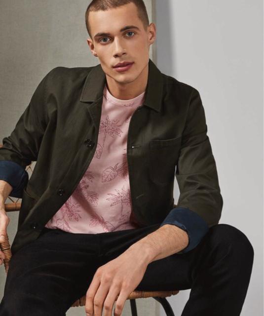 定価9,500円【新品】Ted Bakerテッドベイカー●ボタニカルTシャツ●ピンク●コットン●ヤシの木 リーフ < 男性ファッション  定価9,500円【新品】Ted Bakerテッドベイカー●ボタニカルTシャツ●ピンク●コットン●ヤシの木 リーフ < 男性ファッションの