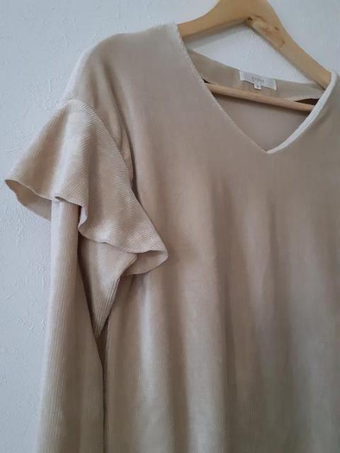 grove グローブ◆ベージュ コーデュロイ フリル カットソー ブラウス M < 女性ファッション  grove グローブ◆ベージュ コーデュロイ フリル カットソー ブラウス M < 女性ファッションの