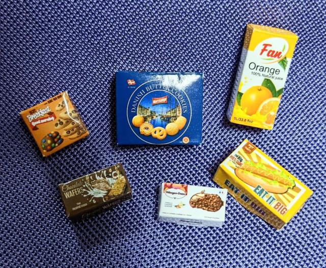 ミニチュア★ハーゲンダッツのバニラキャラメルアイスクリーム★オレンジジュース★ホットドッグ★など6箱セット★ドールハウスに★ < おもちゃ ミニチュア★ハーゲンダッツのバニラキャラメルアイスクリーム★オレンジジュース★ホットドッグ★など6箱セット★ドールハウスに★ < おもちゃの