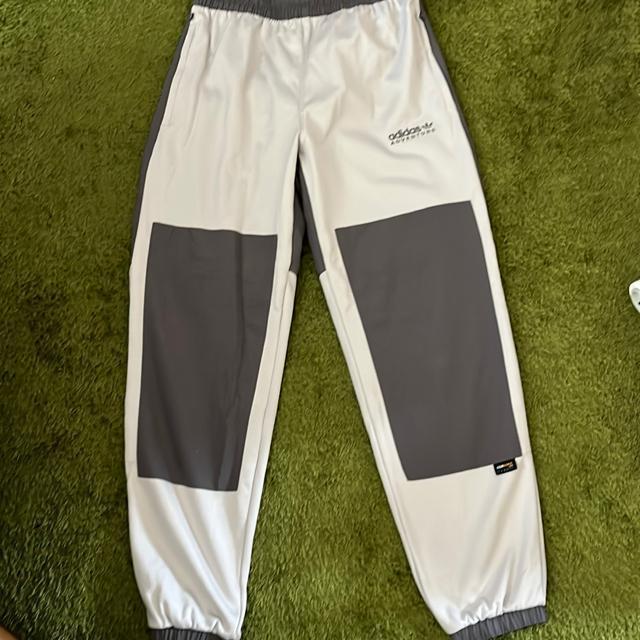 新品adidasレギュラーフィットテーパードレッグフルレングスL < ブランド  新品adidasレギュラーフィットテーパードレッグフルレングスL  < ブランドの