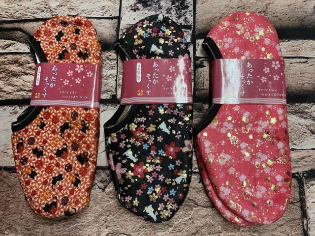 日本限定!『画像から3足組』薄くて軽くて柔らかくフィットして足下ぽかばか!足裏滑り止め加工付きあったかソックス < 女性ファッション 日本限定!『画像から3足組』薄くて軽くて柔らかくフィットして足下ぽかばか!足裏滑り止め加工付きあったかソックス < 女性ファッションの