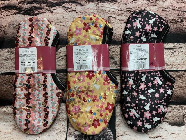 日本限定!『画像から3足組』薄くて軽くて柔らかくフィットして足下ぽかばか!足裏滑り止め加工付きあったかソックス < 女性ファッション 日本限定!『画像から3足組』薄くて軽くて柔らかくフィットして足下ぽかばか!足裏滑り止め加工付きあったかソックス < 女性ファッションの