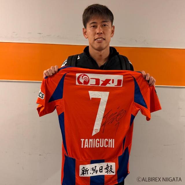 #7 谷口 海斗選手 直筆サイン入り1stユニフォーム < レジャー/スポーツ #7 谷口 海斗選手 直筆サイン入り1stユニフォーム < レジャー/スポーツの