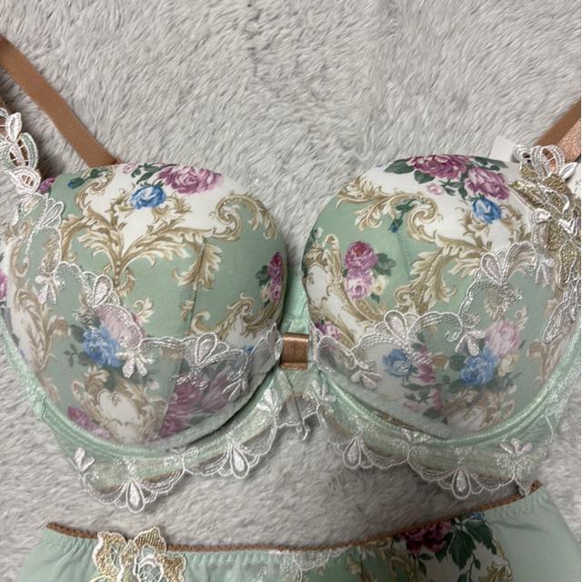 Wacoal�����{���u��G70�A�V���[�cM �Z�b�g �� �����t�@�b�V������ 