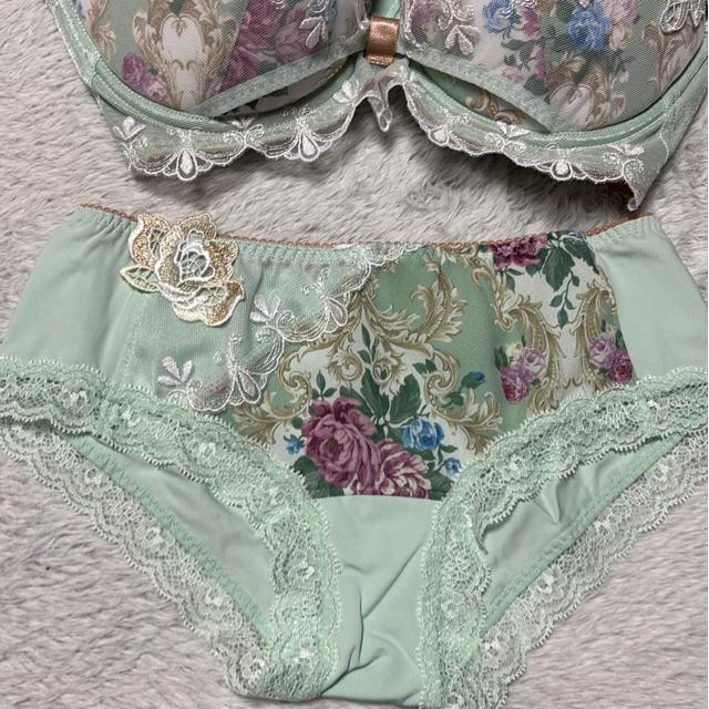 Wacoal�����{���u��G70�A�V���[�cM �Z�b�g �� �����t�@�b�V������ 