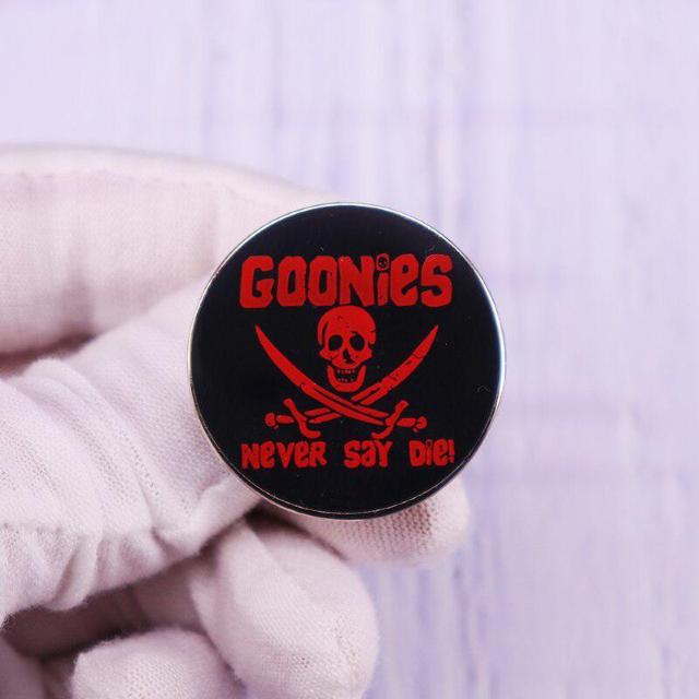 新品 グーニーズ The Goonies ピンブローチ ピンバッジ ピンズ < ホビー 新品 グーニーズ The Goonies ピンブローチ ピンバッジ ピンズ < ホビーの