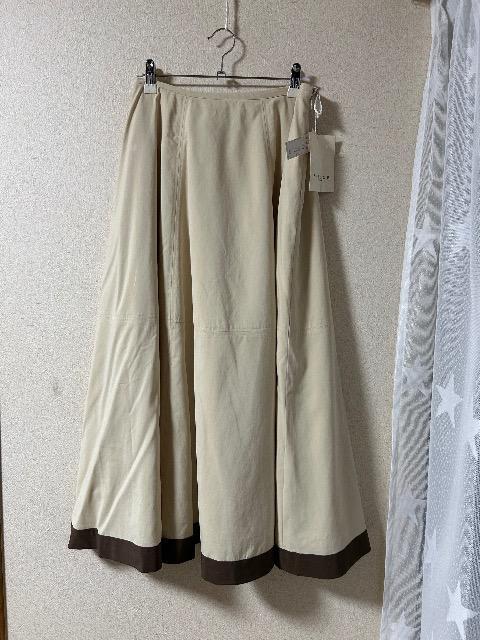 1.6万新品タグ付きPRESSE PINORE★フレアスカート < 女性ファッション 1.6万新品タグ付きPRESSE PINORE★フレアスカート < 女性ファッションの