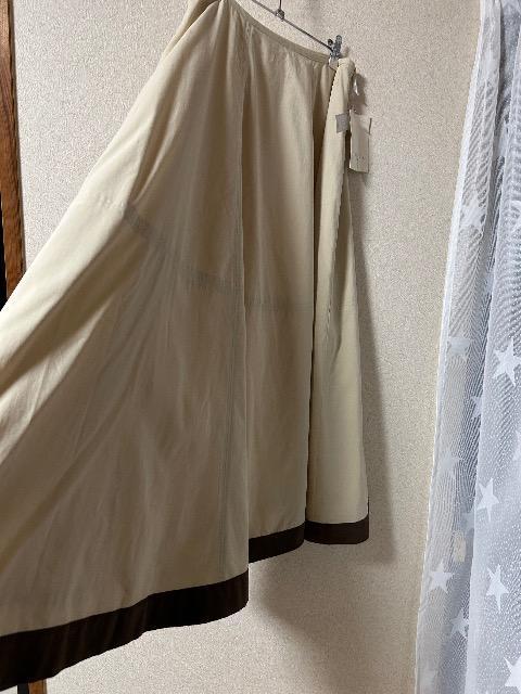 1.6万新品タグ付きPRESSE PINORE★フレアスカート < 女性ファッション 1.6万新品タグ付きPRESSE PINORE★フレアスカート < 女性ファッションの