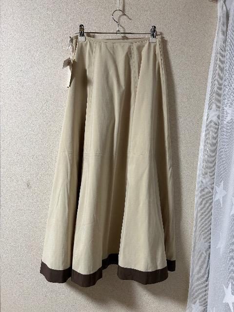 1.6万新品タグ付きPRESSE PINORE★フレアスカート < 女性ファッション 1.6万新品タグ付きPRESSE PINORE★フレアスカート < 女性ファッションの