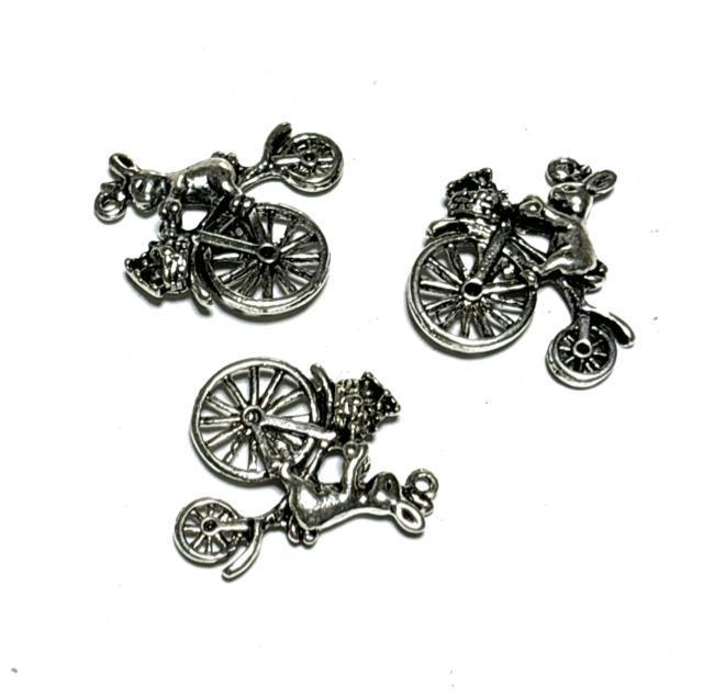 5049 半立体 自転車に乗った兎さん 銀古美 3個 アンティーク細工 金属パーツ アクセサリーチャーム ハンドメイド材料 < ペット/手芸/園芸 5049 半立体 自転車に乗った兎さん 銀古美 3個 アンティーク細工 金属パーツ アクセサリーチャーム ハンドメイド材料 < ペット/手芸/園芸の