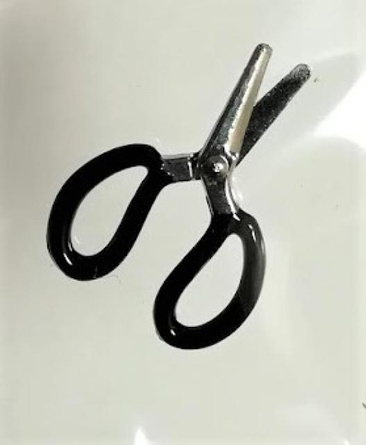 ミニチュア★ハサミ★黒★チョキチョキと動き簡単な物は切れます♪ < おもちゃ  ミニチュア★ハサミ★黒★チョキチョキと動き簡単な物は切れます♪ < おもちゃの