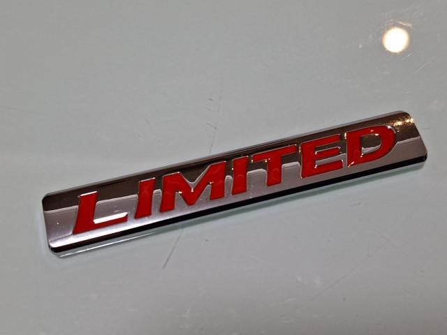 ●LIMITED リミテッド クロームメッキ&REDカラー メタル製 凹凸仕様エンブレム! < 自動車/バイク ●LIMITED リミテッド クロームメッキ&REDカラー メタル製 凹凸仕様エンブレム! < 自動車/バイク