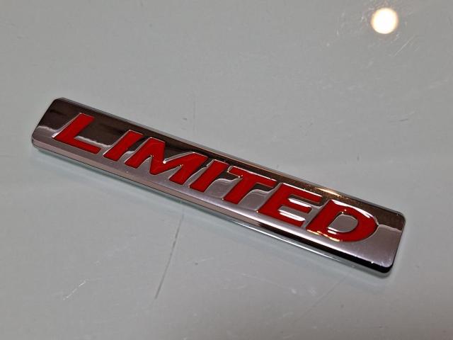 ●LIMITED リミテッド クロームメッキ&REDカラー メタル製 凹凸仕様エンブレム! < 自動車/バイク ●LIMITED リミテッド クロームメッキ&REDカラー メタル製 凹凸仕様エンブレム! < 自動車/バイク