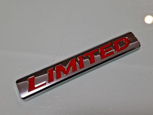 ●LIMITED リミテッド クロームメッキ&REDカラー メタル製 凹凸仕様エンブレム! < 自動車/バイク ●LIMITED リミテッド クロームメッキ&REDカラー メタル製 凹凸仕様エンブレム! < 自動車/バイク