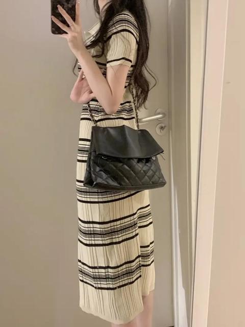 超お買い得2090円★レディースVネックストライプドレス - スリムフィットAラインセミシアーミディ丈 日本サイズM < 女性ファッション  超お買い得2090円★レディースVネックストライプドレス - スリムフィットAラインセミシアーミディ丈 日本サイズM < 女性ファッションの