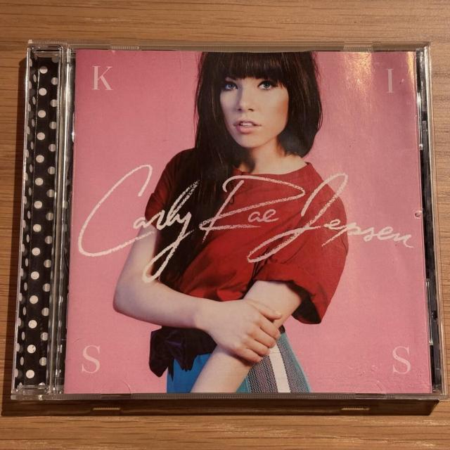 yCARLY RAE JEPSENzKISS   CD/DVD/rfI 