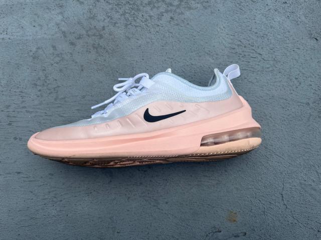 NIKEエアーMAXアクシス < 女性ファッション  NIKEエアーMAXアクシス < 女性ファッションの