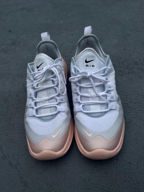 NIKEエアーMAXアクシス < 女性ファッション  NIKEエアーMAXアクシス < 女性ファッションの