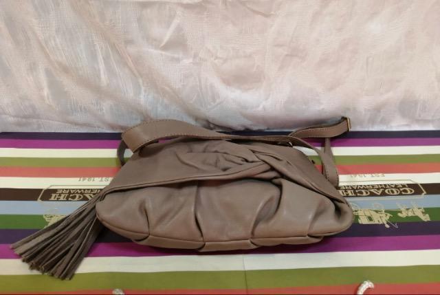 美品VIOLAd'OROヴィオラドーロショルダー レザー バッグ斜め掛け各種パーティーアクセサリーバッグ本革人気高級コーチ好きも < 女性ファッション  美品VIOLAd'OROヴィオラドーロショルダー レザー バッグ斜め掛け各種パーティーアクセサリーバッグ本革人気高級コーチ好きも < 女性ファッションの