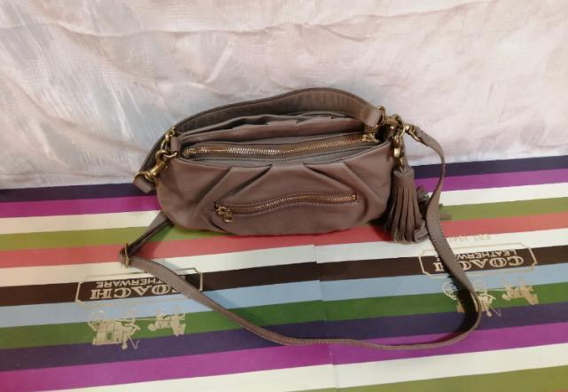 美品VIOLAd'OROヴィオラドーロショルダー レザー バッグ斜め掛け各種パーティーアクセサリーバッグ本革人気高級コーチ好きも < 女性ファッション  美品VIOLAd'OROヴィオラドーロショルダー レザー バッグ斜め掛け各種パーティーアクセサリーバッグ本革人気高級コーチ好きも < 女性ファッションの