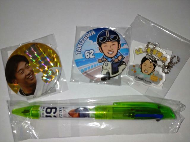 埼玉西武ライオンズ2023 62 滝沢夏央選手 ガチャ販売缶バッチ・キーチェーン・3色ボールペンセット < レジャー/スポーツ  埼玉西武ライオンズ2023 62 滝沢夏央選手 ガチャ販売缶バッチ・キーチェーン・3色ボールペンセット  < レジャー/スポーツの