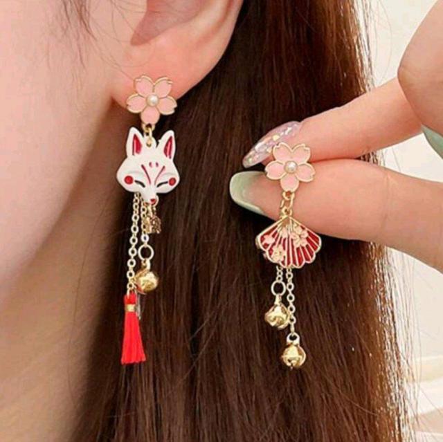 新品★狐チャーム付非対称ピアス < 女性アクセサリー/時計  新品★狐チャーム付非対称ピアス  < 女性アクセサリー/時計の