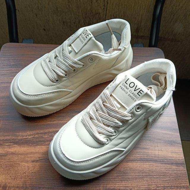 新品 22.5cm レディース スニーカー ホワイト シューズ 靴 カジュアル < 女性ファッション 新品 22.5cm レディース スニーカー ホワイト シューズ 靴 カジュアル < 女性ファッションの