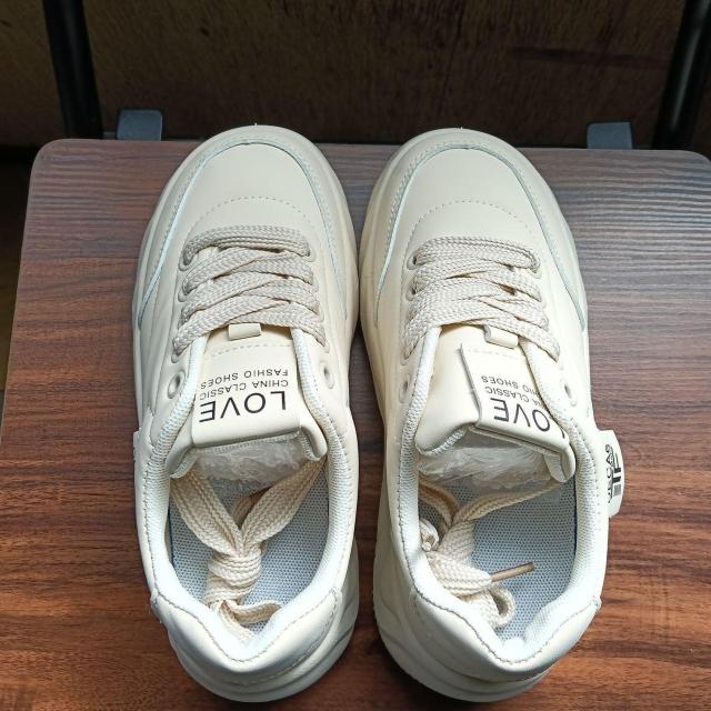 新品 22.5cm レディース スニーカー ホワイト シューズ 靴 カジュアル < 女性ファッション 新品 22.5cm レディース スニーカー ホワイト シューズ 靴 カジュアル < 女性ファッションの