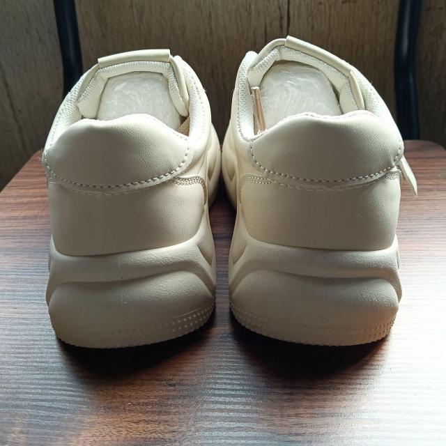 新品 22.5cm レディース スニーカー ホワイト シューズ 靴 カジュアル < 女性ファッション 新品 22.5cm レディース スニーカー ホワイト シューズ 靴 カジュアル < 女性ファッションの