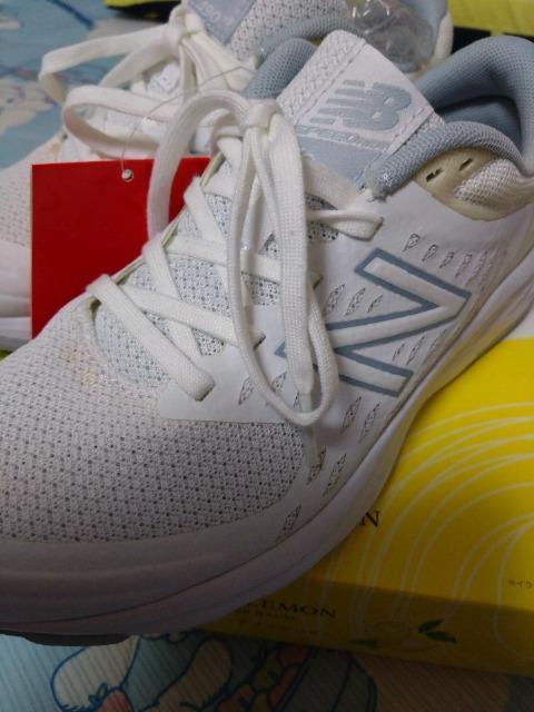 新品new balanceランニングシューズ22.5 < 女性ファッション 新品new balanceランニングシューズ22.5 < 女性ファッションの